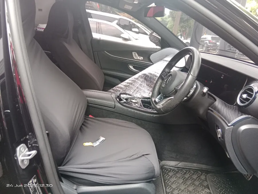 Foto Mobil Bekas Kabin Depan Mercedes-Benz E300 2.0 tahun 2018