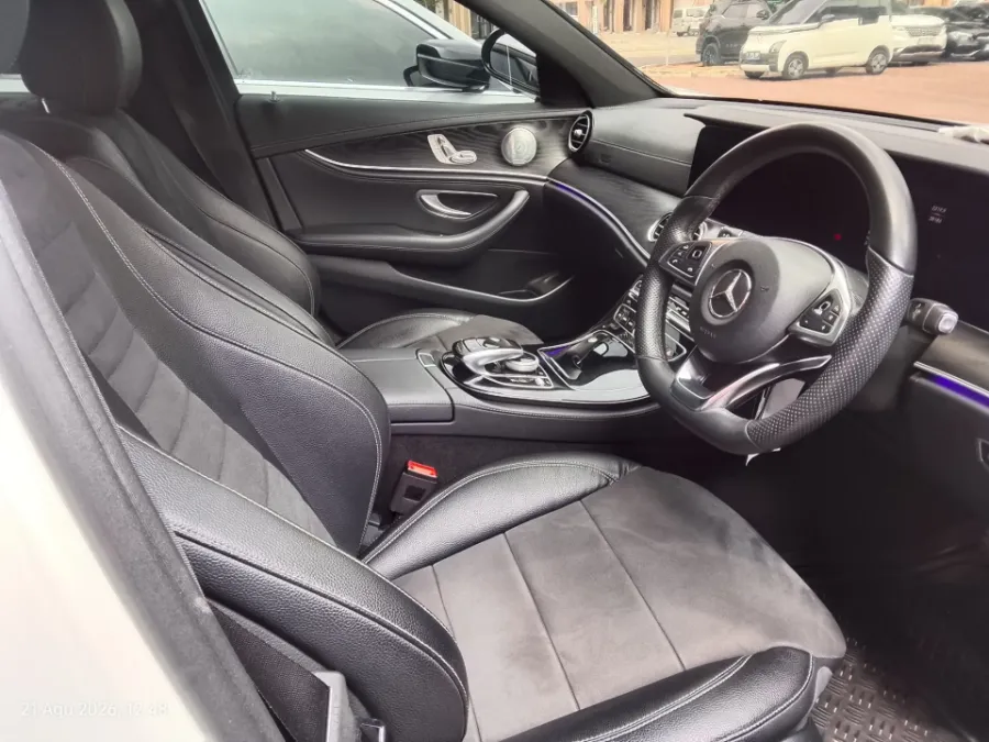 Foto Mobil Bekas Kabin Depan Mercedes-Benz E300 2.0 tahun 2018