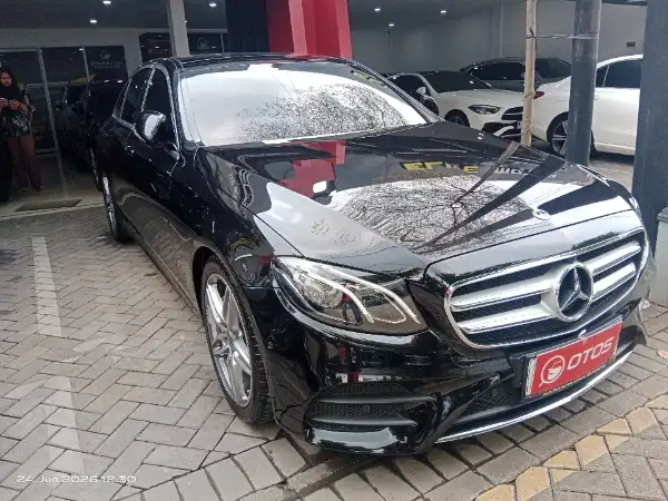 2018 Mercedes-Benz E300 2.0 - Foto 1 dari 6