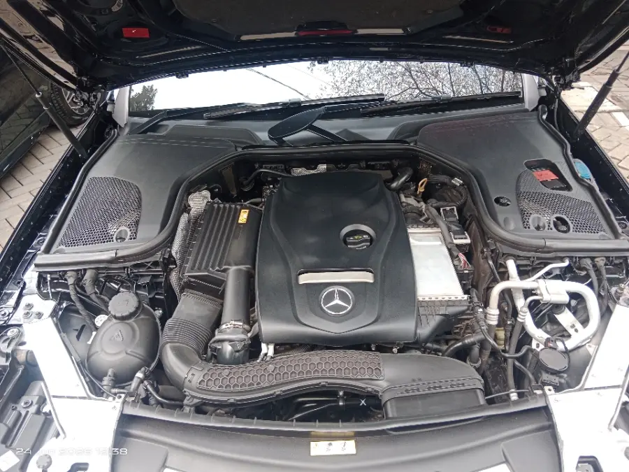 Foto Mobil Bekas Mesin Mercedes-Benz E300 2.0 tahun 2018
