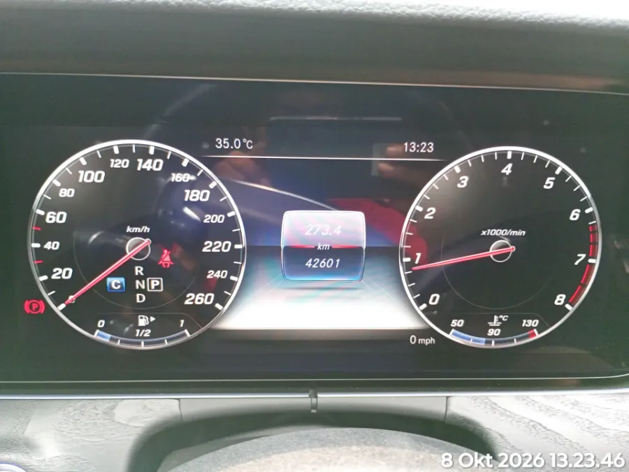 Foto Mobil Bekas Odometer Mercedes-Benz E300 2.0 tahun 2018