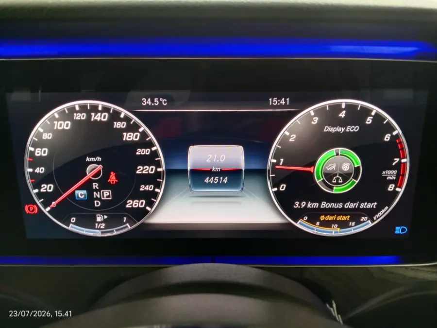 Foto Mobil Bekas Odometer Mercedes-Benz E300 2.0 tahun 2018