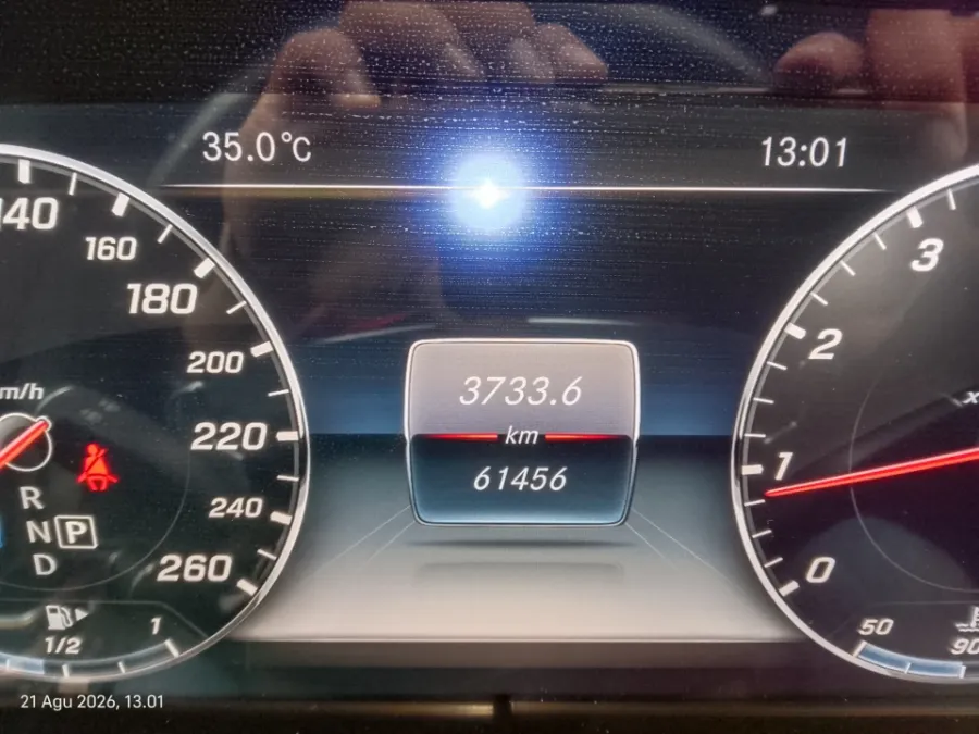 Foto Mobil Bekas Odometer Mercedes-Benz E300 2.0 tahun 2018