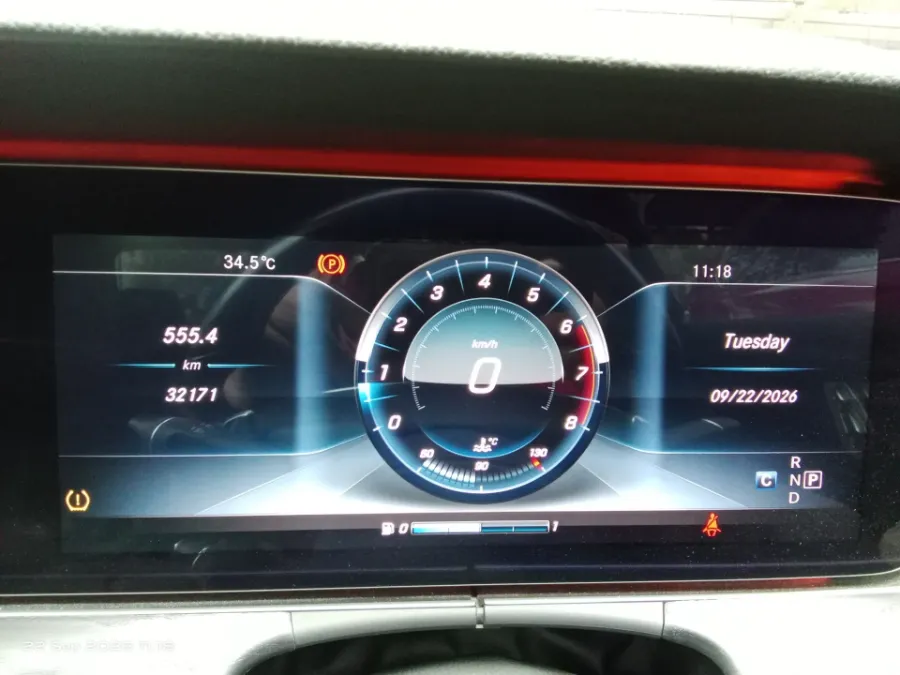 Foto Mobil Bekas Odometer Mercedes-Benz E300 2.0 tahun 2018