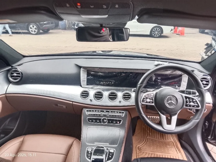 Foto Mobil Bekas Dashboard Mercedes-Benz E300 2.0 tahun 2019