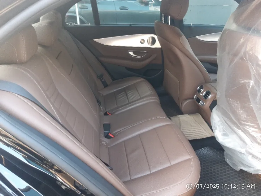 Foto Mobil Bekas Kabin Belakang Mercedes-Benz E300 2.0 tahun 2019