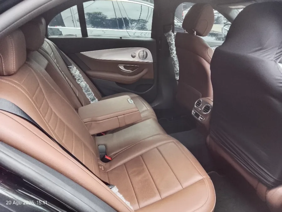 Foto Mobil Bekas Kabin Belakang Mercedes-Benz E300 2.0 tahun 2019