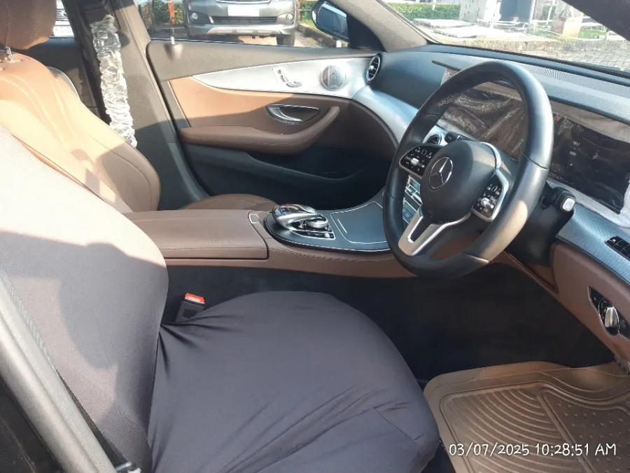 Foto Mobil Bekas Kabin Depan Mercedes-Benz E300 2.0 tahun 2019