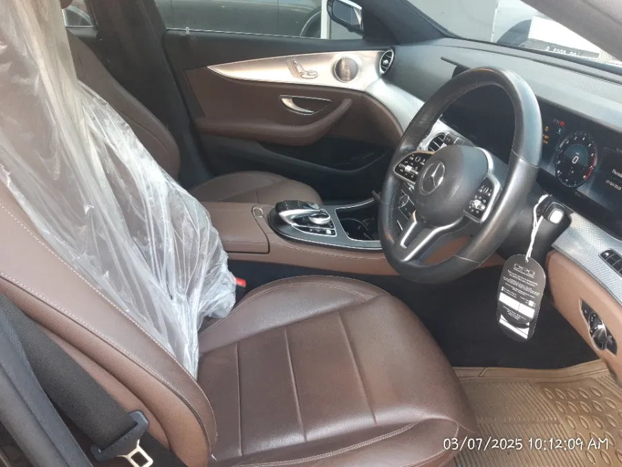 Foto Mobil Bekas Kabin Depan Mercedes-Benz E300 2.0 tahun 2019