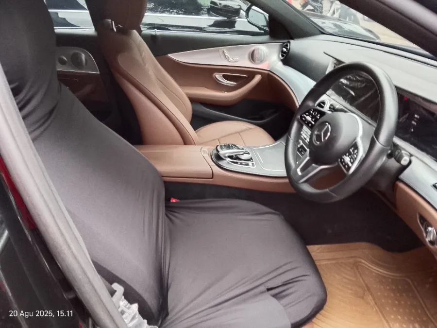 Foto Mobil Bekas Kabin Depan Mercedes-Benz E300 2.0 tahun 2019