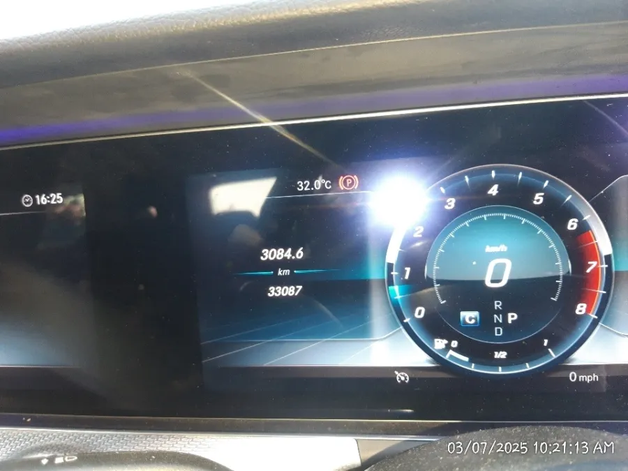 Foto Mobil Bekas Odometer Mercedes-Benz E300 2.0 tahun 2019