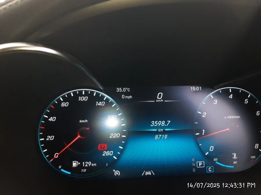 Foto Mobil Bekas Odometer Mercedes-Benz E300 2.0 tahun 2019