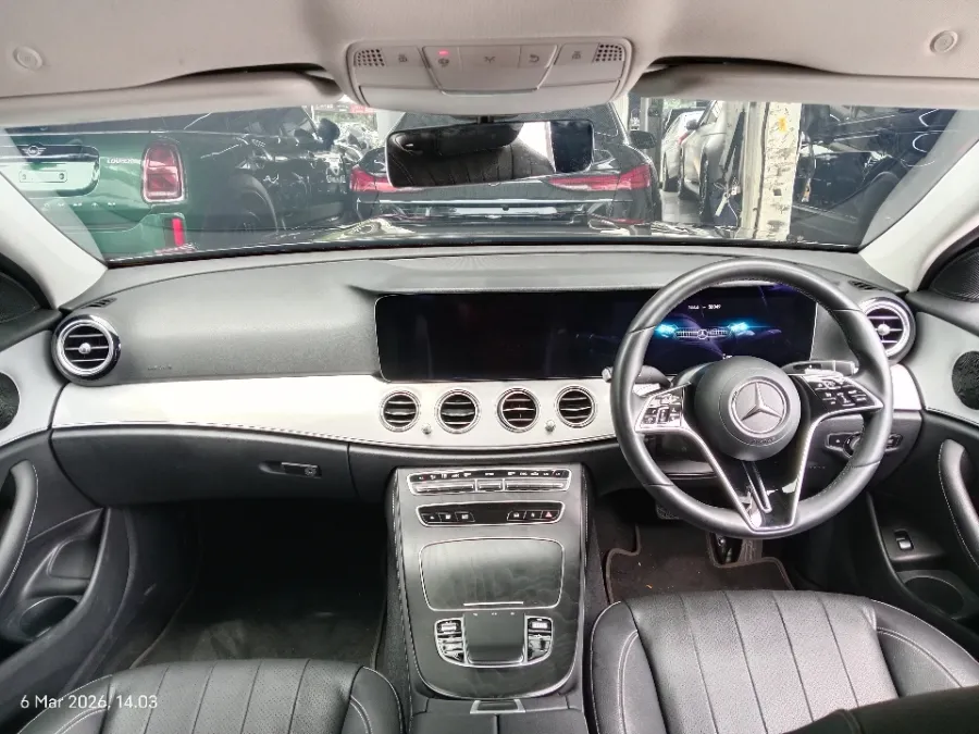 Foto Mobil Bekas Dashboard Mercedes-Benz E300 2.0 tahun 2021