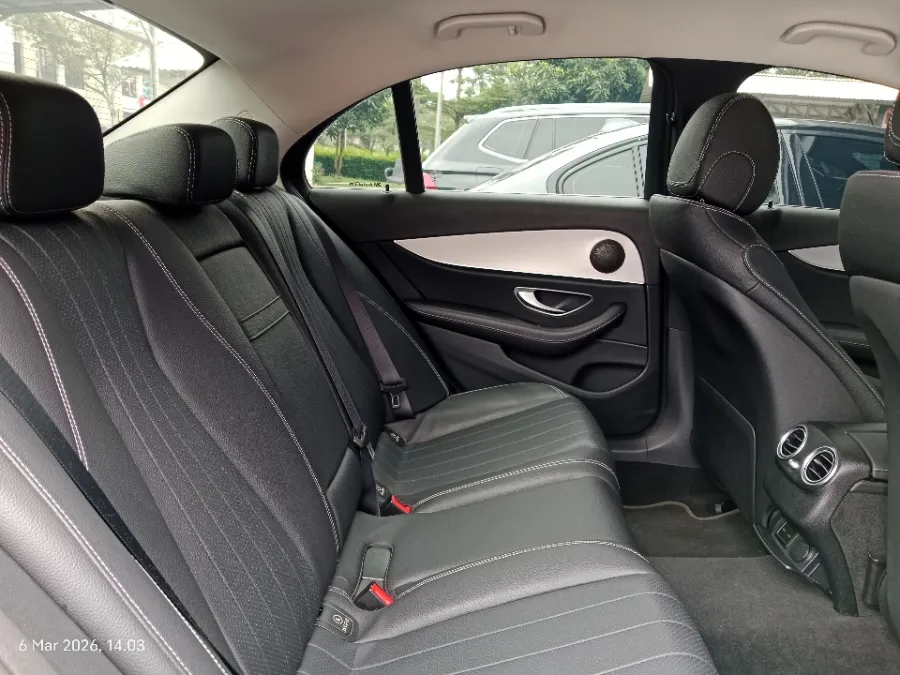 Foto Mobil Bekas Kabin Belakang Mercedes-Benz E300 2.0 tahun 2021