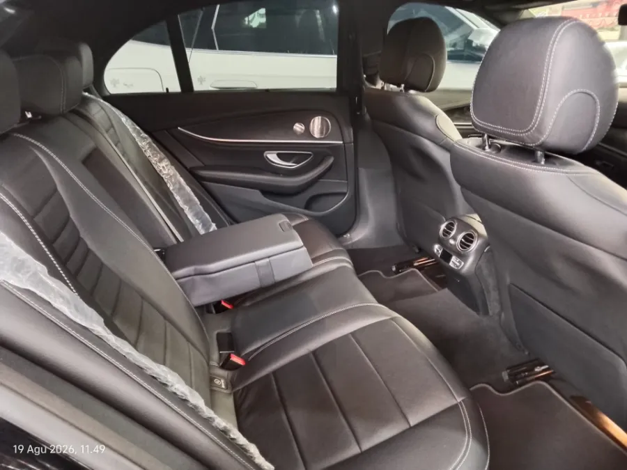 Foto Mobil Bekas Kabin Belakang Mercedes-Benz E300 2.0 tahun 2021