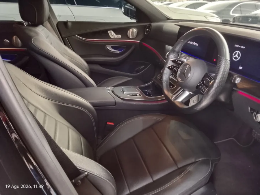 Foto Mobil Bekas Kabin Depan Mercedes-Benz E300 2.0 tahun 2021