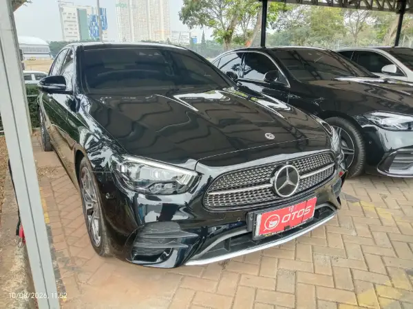 2021 Mercedes-Benz E300 2.0 - Foto 1 dari 6