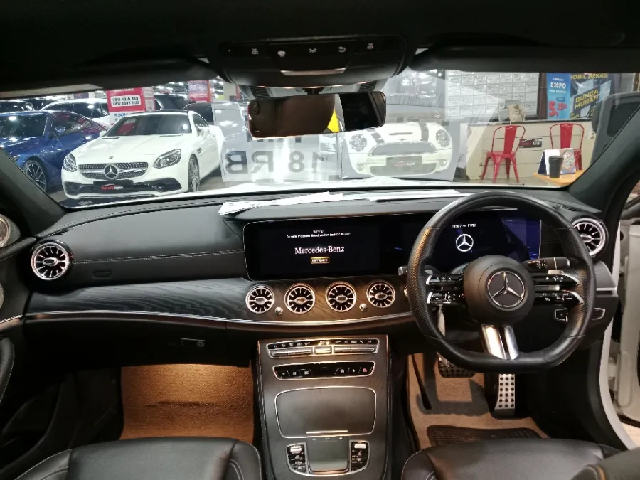 Foto Mobil Bekas Dashboard Mercedes-Benz E300 2.0 tahun 2022