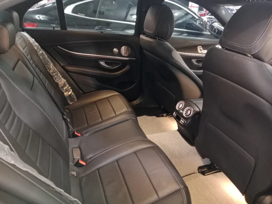 Foto Mobil Bekas Kabin Belakang Mercedes-Benz E300 2.0 tahun 2022