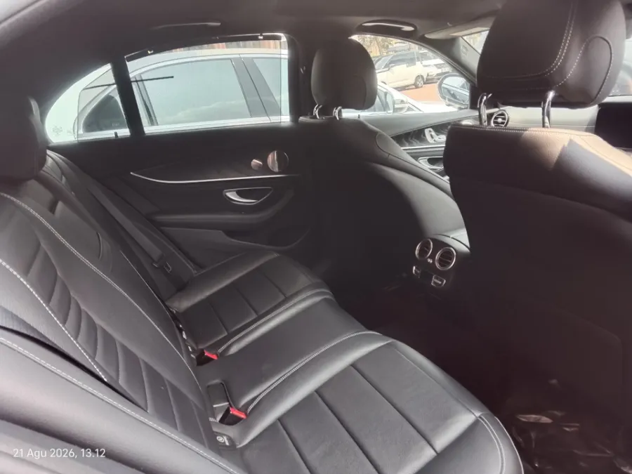 Foto Mobil Bekas Kabin Belakang Mercedes-Benz E300 2.0 tahun 2022