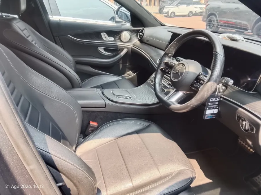 Foto Mobil Bekas Kabin Depan Mercedes-Benz E300 2.0 tahun 2022