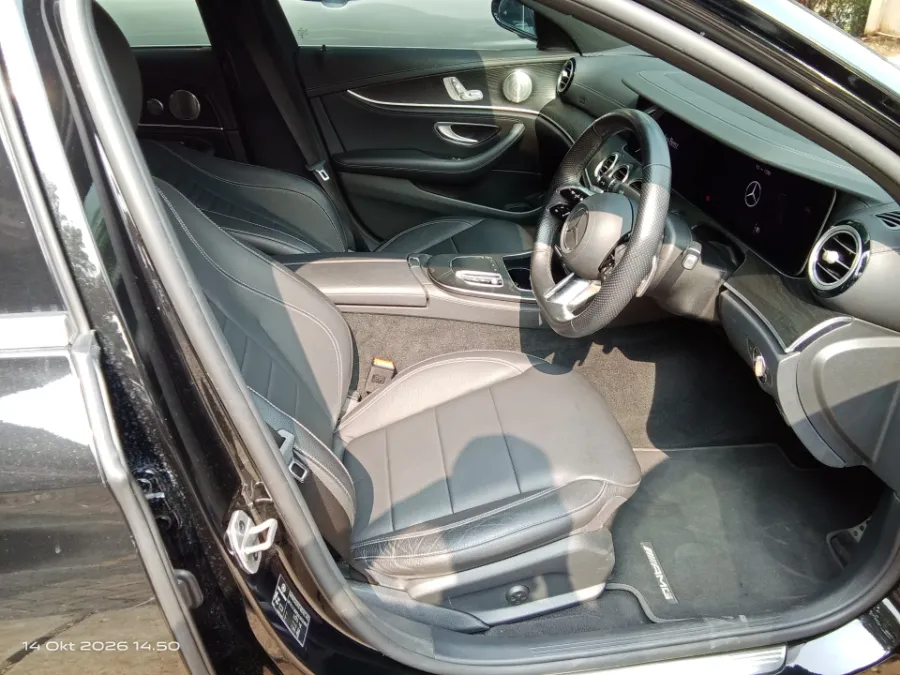 Foto Mobil Bekas Kabin Depan Mercedes-Benz E300 2.0 tahun 2022