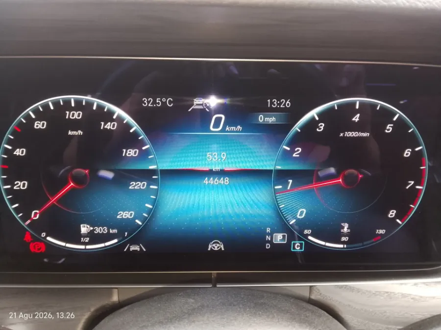 Foto Mobil Bekas Odometer Mercedes-Benz E300 2.0 tahun 2022
