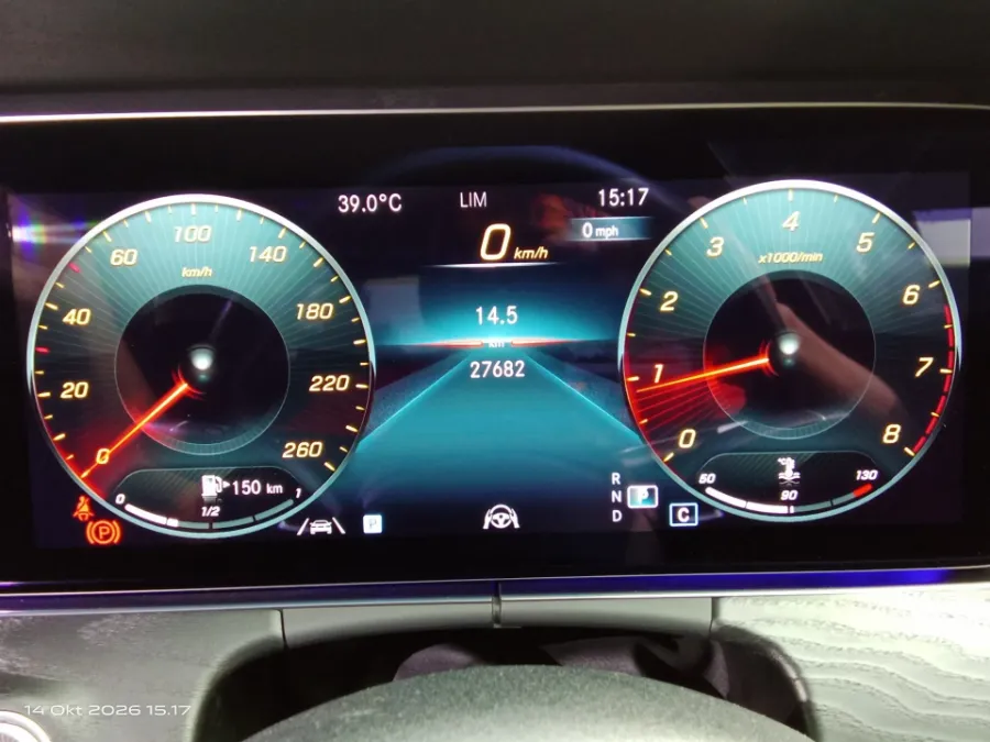 Foto Mobil Bekas Odometer Mercedes-Benz E300 2.0 tahun 2022
