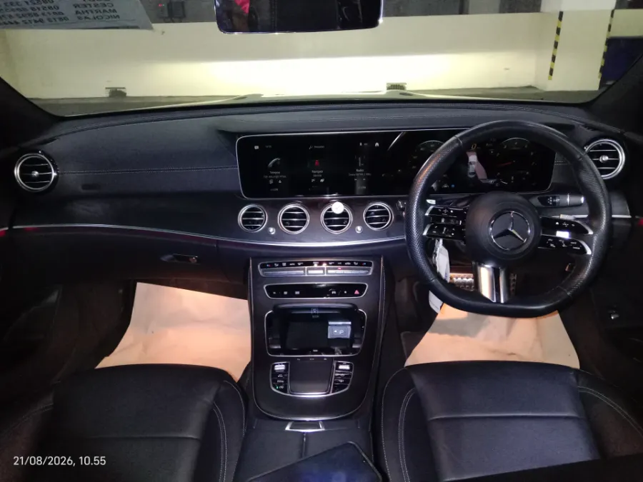 Foto Mobil Bekas Dashboard Mercedes-Benz E300 2.0 tahun 2023