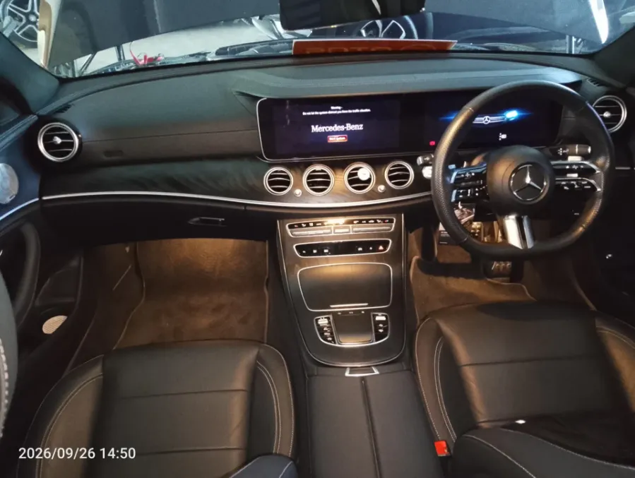 Foto Mobil Bekas Dashboard Mercedes-Benz E300 2.0 tahun 2023