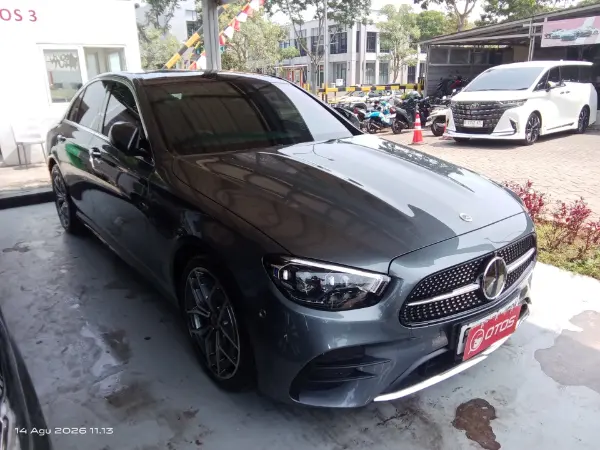 2023 Mercedes-Benz E300 2.0 - Foto 1 dari 6