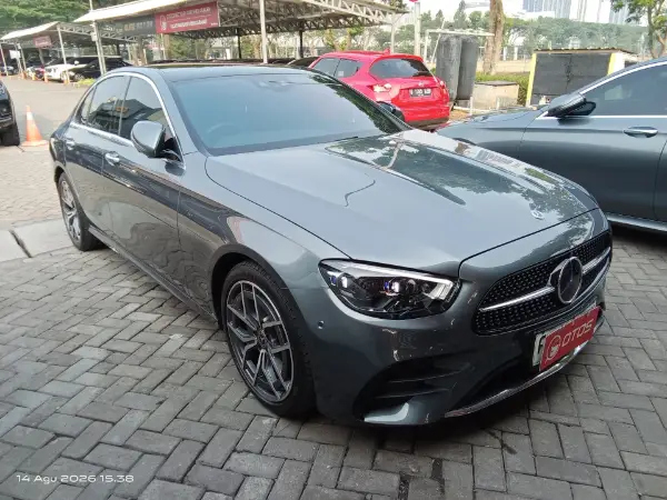 2023 Mercedes-Benz E300 2.0 - Foto 1 dari 6