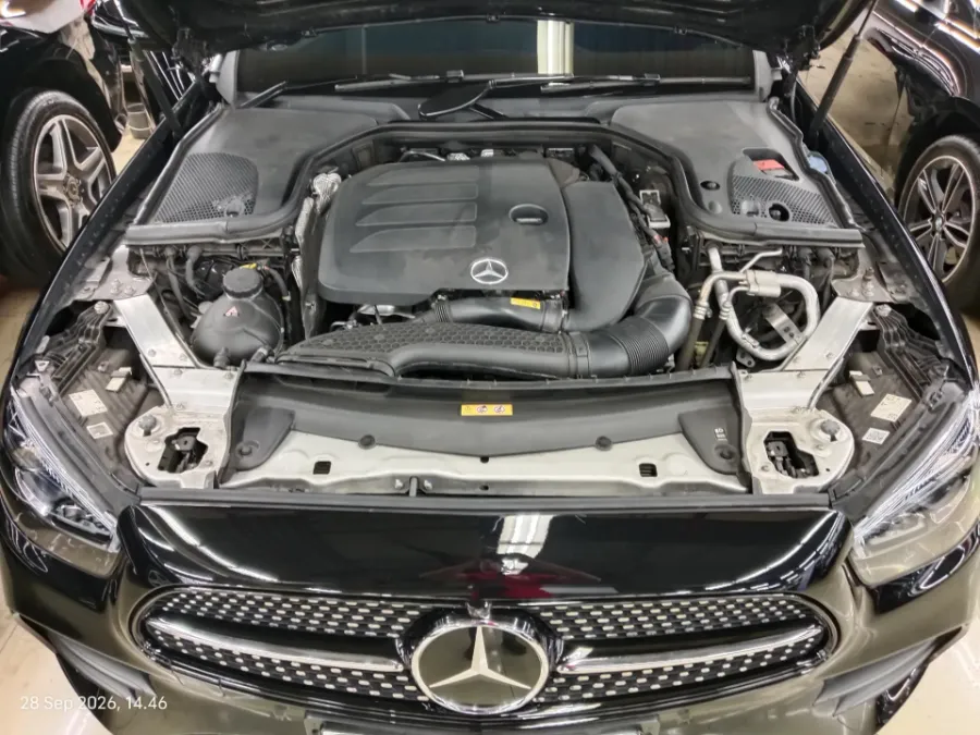 Foto Mobil Bekas Mesin Mercedes-Benz E300 2.0 tahun 2023