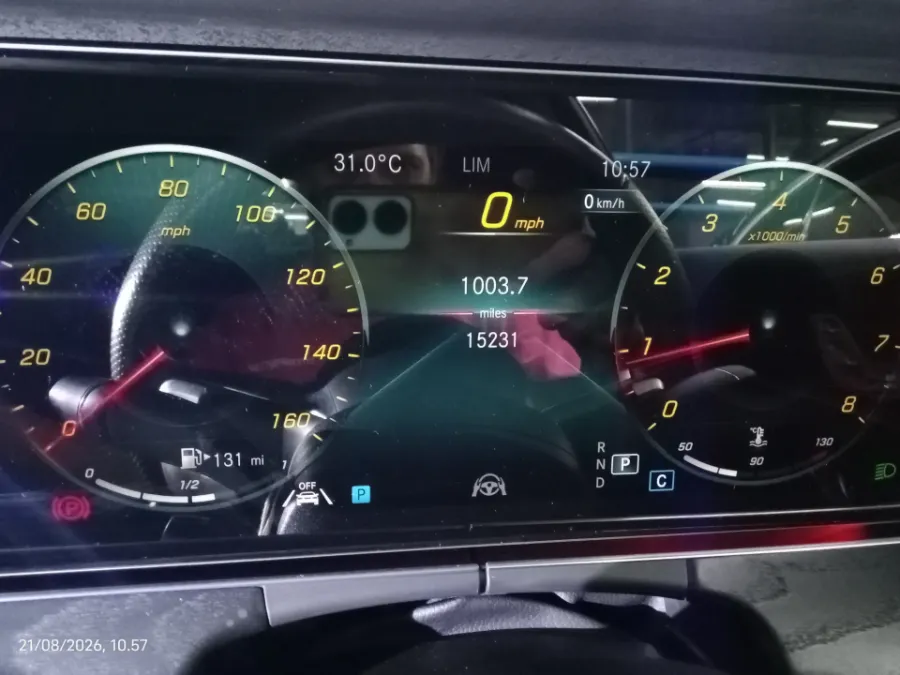 Foto Mobil Bekas Odometer Mercedes-Benz E300 2.0 tahun 2023
