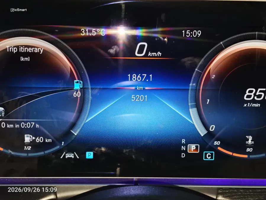 Foto Mobil Bekas Odometer Mercedes-Benz E300 2.0 tahun 2023