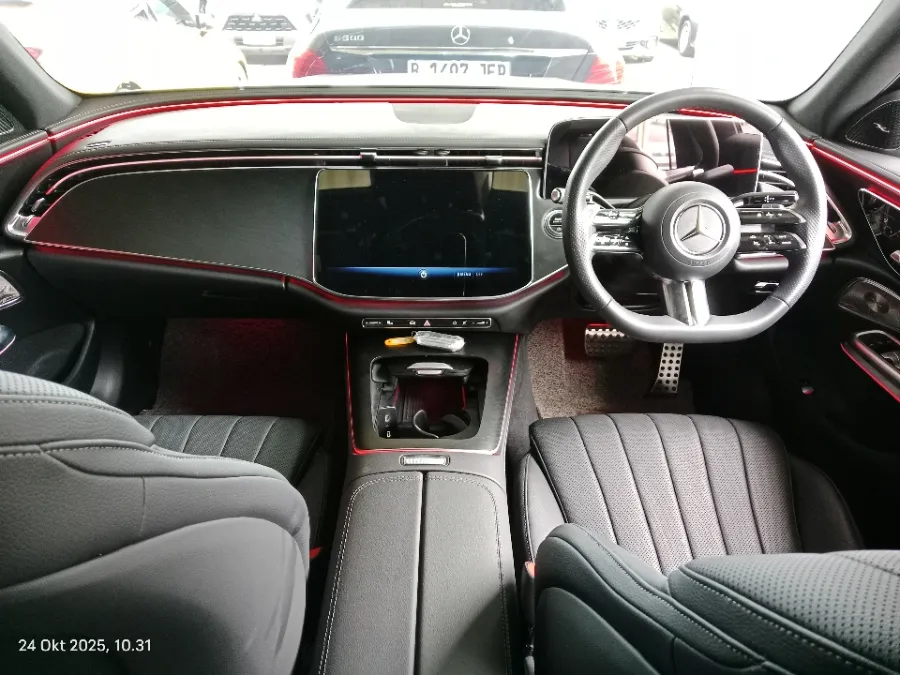 Foto Mobil Bekas Dashboard Mercedes-Benz E300 2.0 tahun 2024