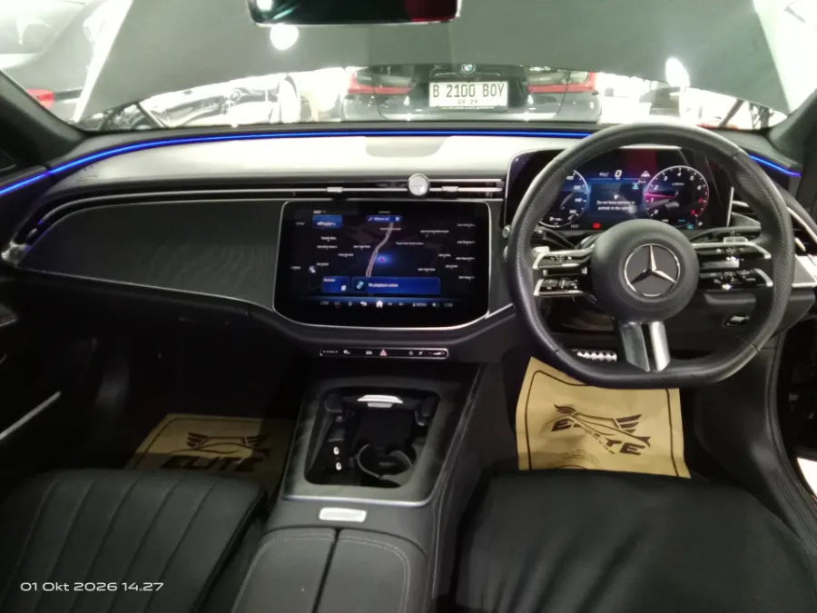 Foto Mobil Bekas Dashboard Mercedes-Benz E300 2.0 tahun 2024