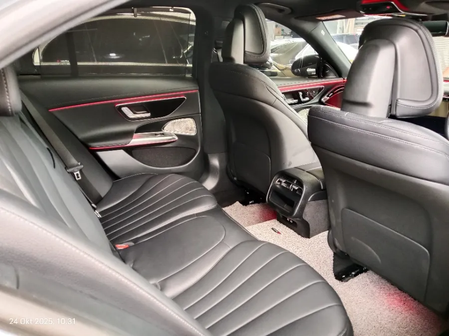 Foto Mobil Bekas Kabin Belakang Mercedes-Benz E300 2.0 tahun 2024