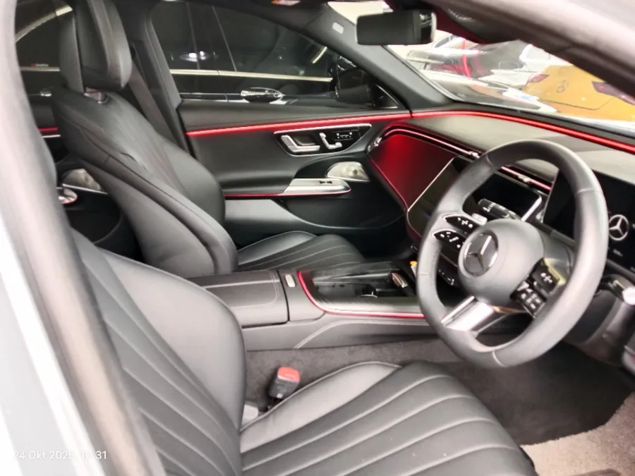 Foto Mobil Bekas Kabin Depan Mercedes-Benz E300 2.0 tahun 2024