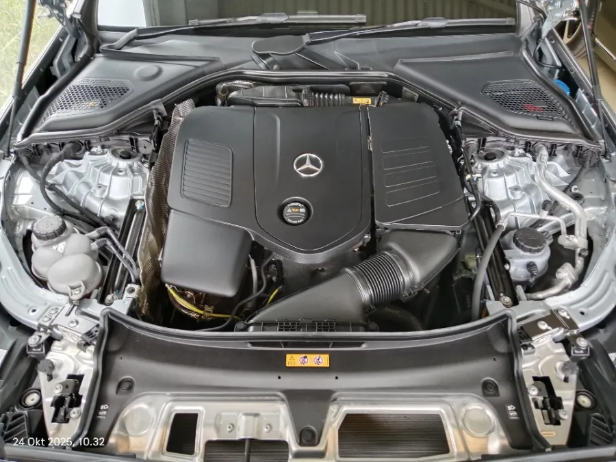 Foto Mobil Bekas Mesin Mercedes-Benz E300 2.0 tahun 2024