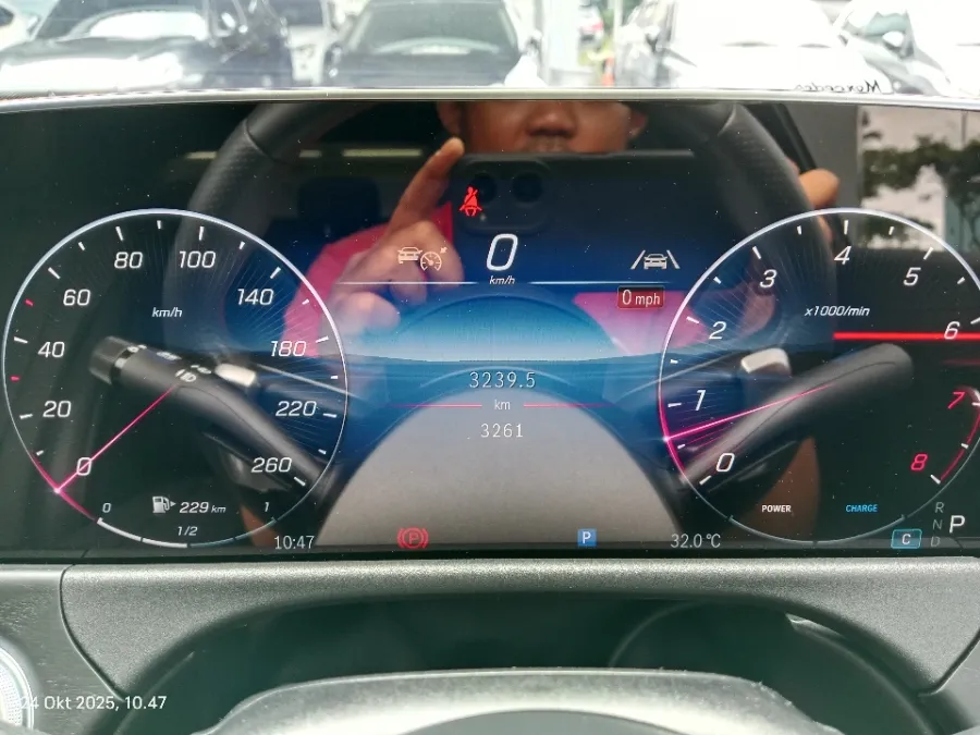 Foto Mobil Bekas Odometer Mercedes-Benz E300 2.0 tahun 2024