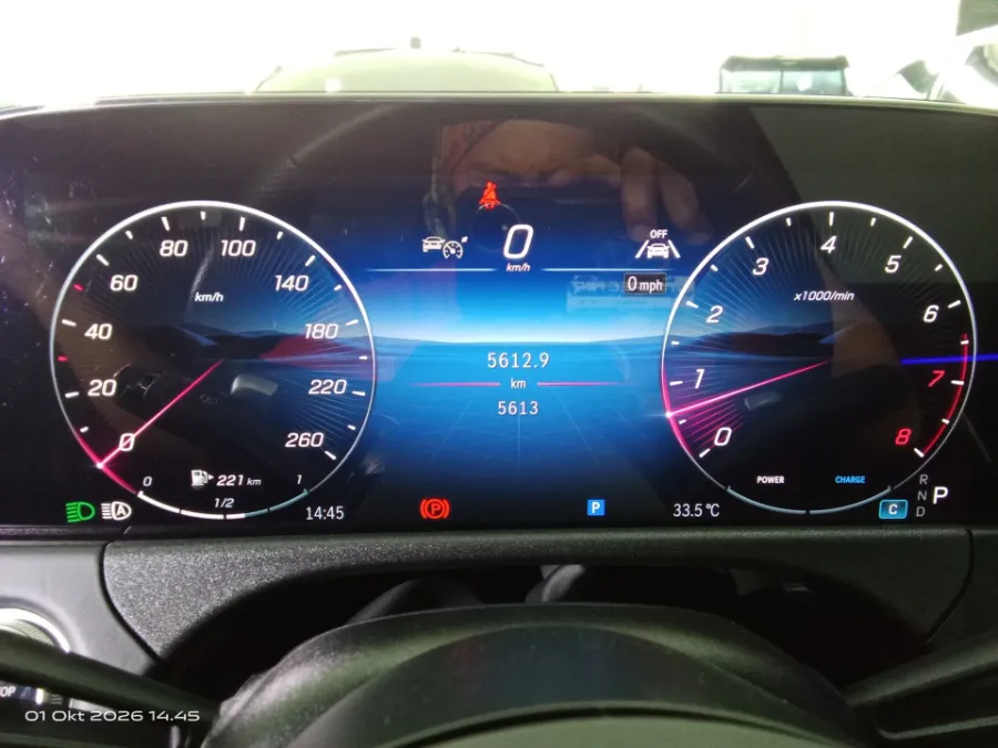 Foto Mobil Bekas Odometer Mercedes-Benz E300 2.0 tahun 2024