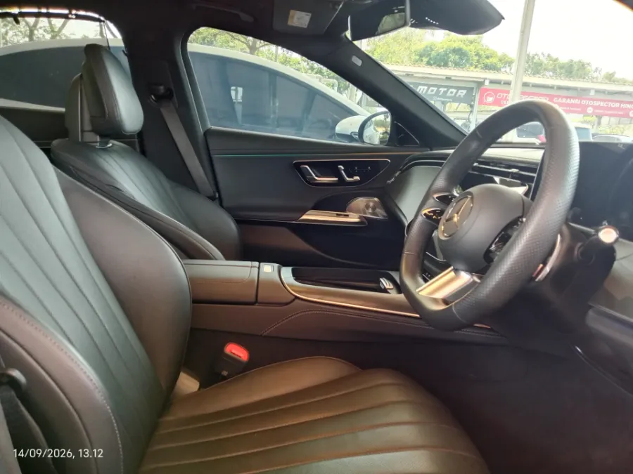 Foto Mobil Bekas Kabin Depan Mercedes-Benz E300 2.0 tahun 2025