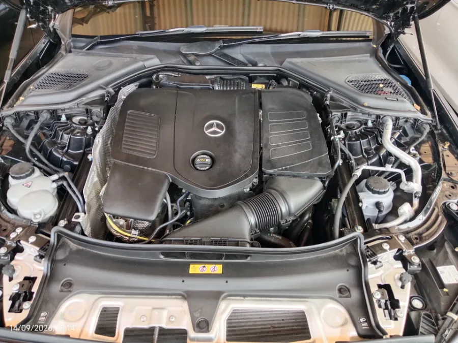 Foto Mobil Bekas Mesin Mercedes-Benz E300 2.0 tahun 2025