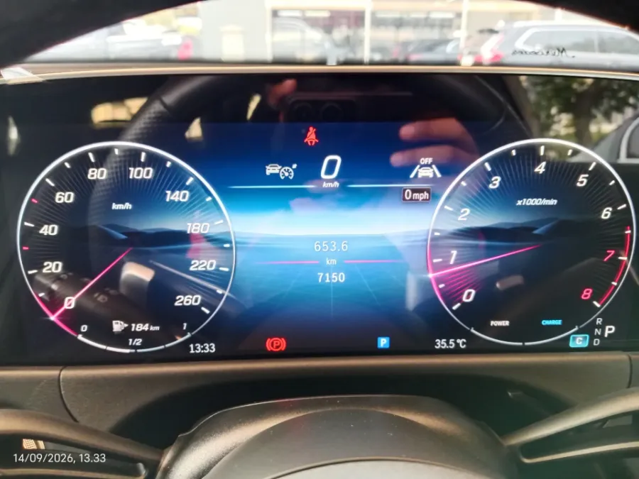 Foto Mobil Bekas Odometer Mercedes-Benz E300 2.0 tahun 2025
