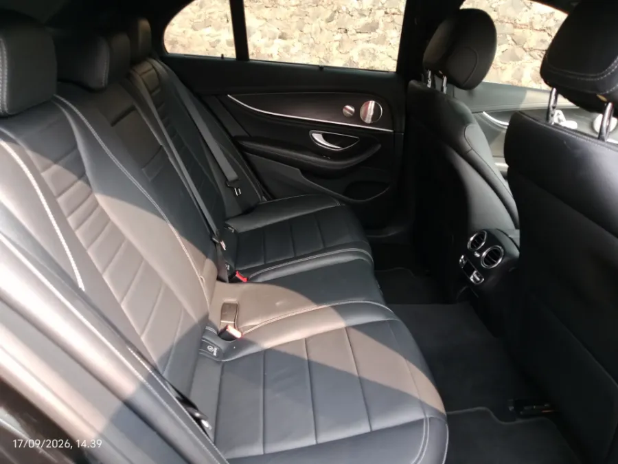 Foto Mobil Bekas Kabin Belakang Mercedes-Benz E300 2.0 AMG Line tahun 2021