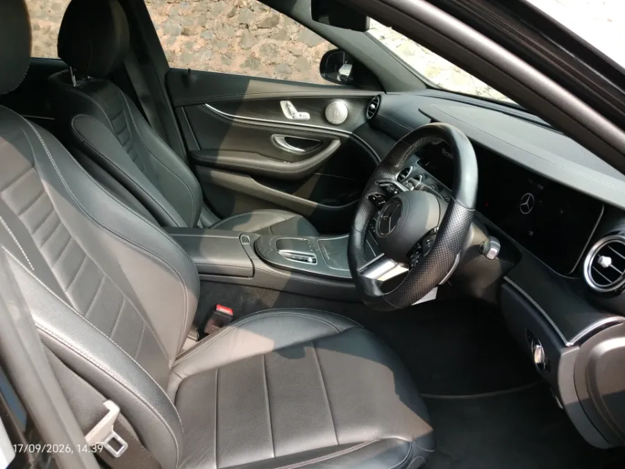 Foto Mobil Bekas Kabin Depan Mercedes-Benz E300 2.0 AMG Line tahun 2021