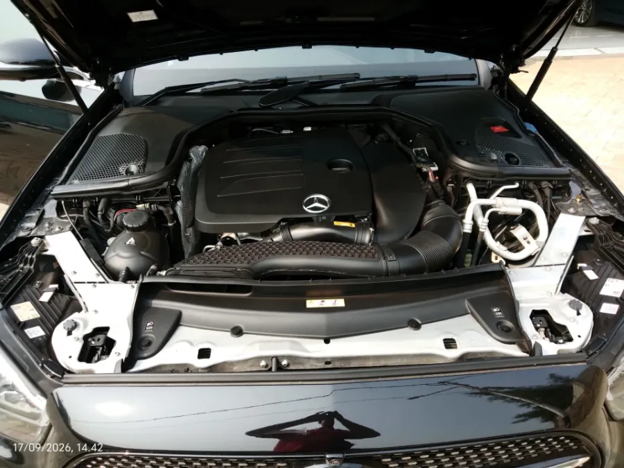 Foto Mobil Bekas Mesin Mercedes-Benz E300 2.0 AMG Line tahun 2021