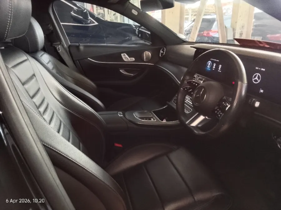Foto Mobil Bekas Kabin Depan Mercedes-Benz E300 2.0 AMG Line tahun 2022