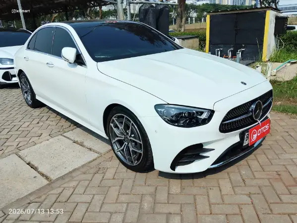 2023 Mercedes-Benz E300 2.0 AMG Line - Foto 1 dari 6